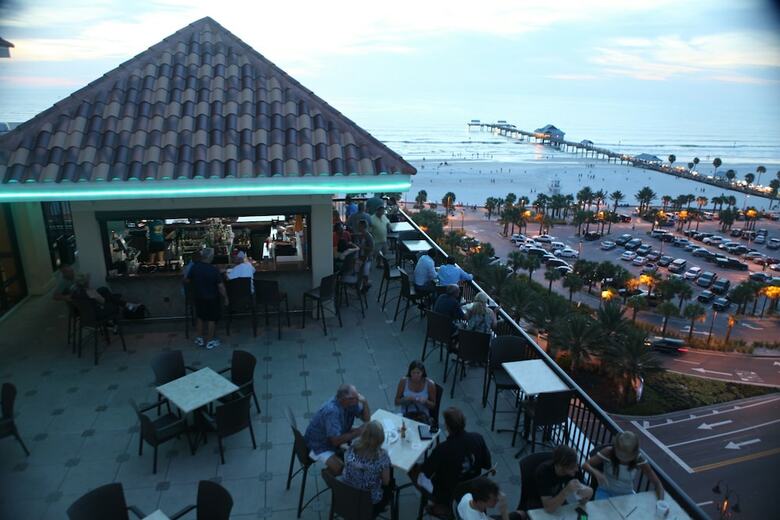 Pier House 60 Marina Hotel