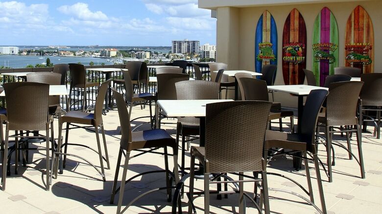 Pier House 60 Marina Hotel