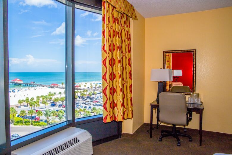 Pier House 60 Marina Hotel