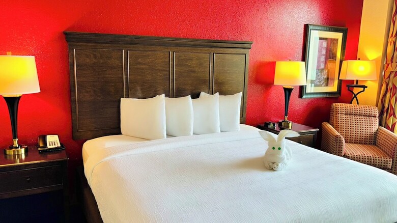 Pier House 60 Marina Hotel