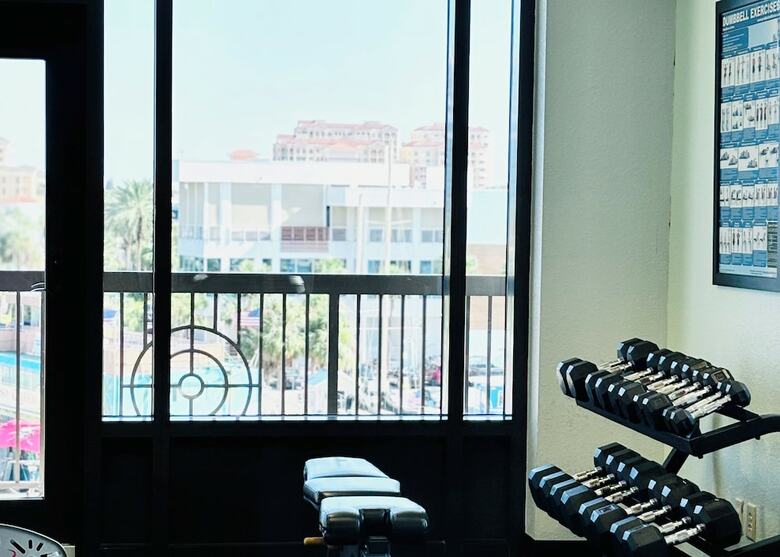 Pier House 60 Marina Hotel