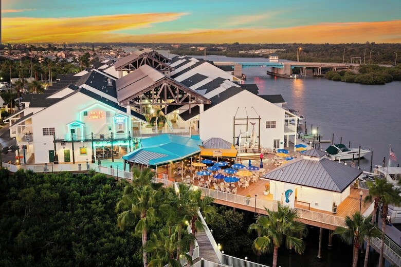 Pier House 60 Marina Hotel