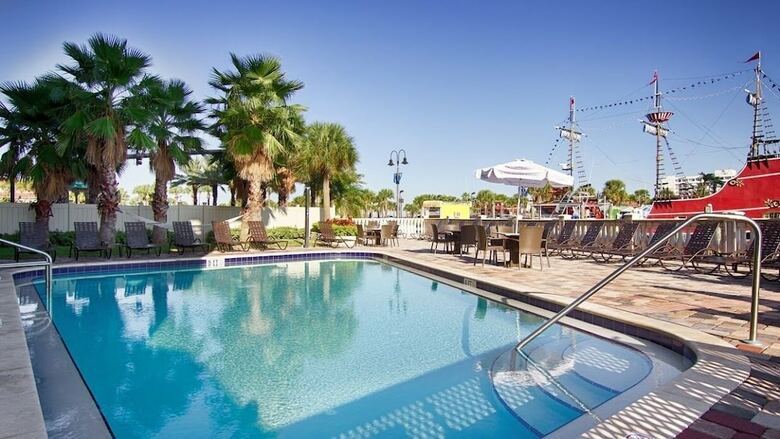 Pier House 60 Marina Hotel