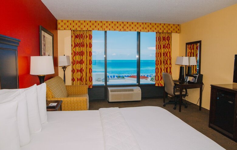 Pier House 60 Marina Hotel