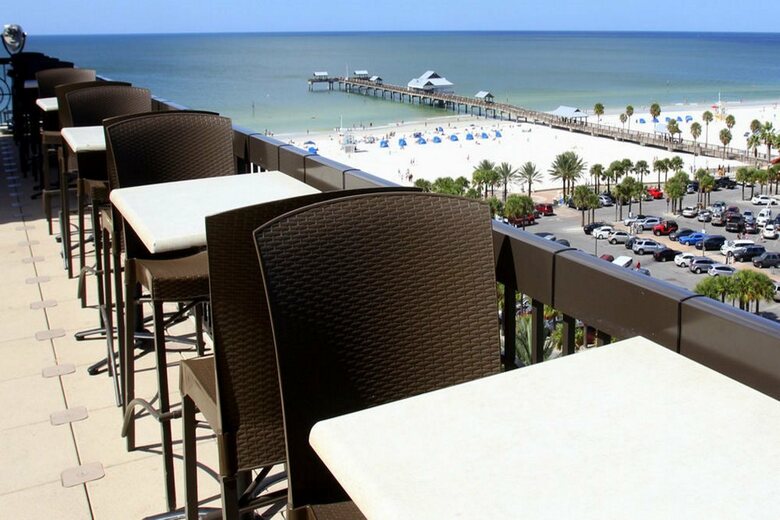 Pier House 60 Marina Hotel