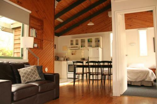 Lodge Hill 'n' Dale Farm Cottages