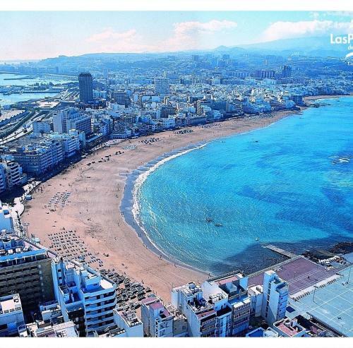 Apartment With A Patio In Las Canteras