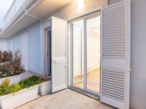 Beautiful Holiday Home In Mascali At The Beach