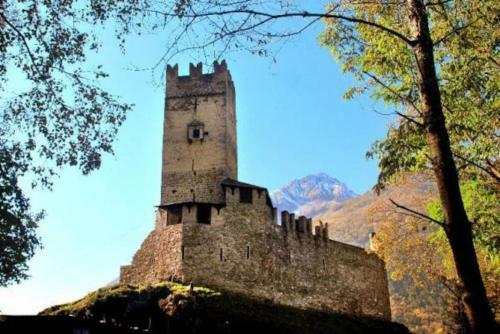 Villa Castello Del 1100 Con Vista E Jacuzzi In Valtellina