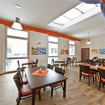 Orange Hotel Und Apartments