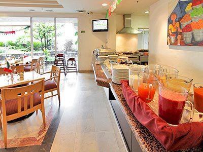 Aparthotel Quality Inn Monterrey La Fe