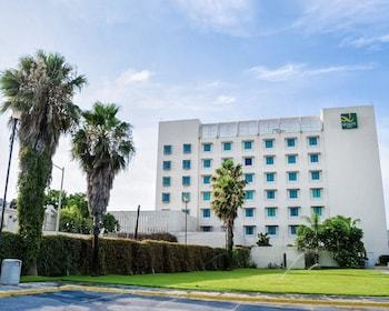 Aparthotel Quality Inn Monterrey La Fe