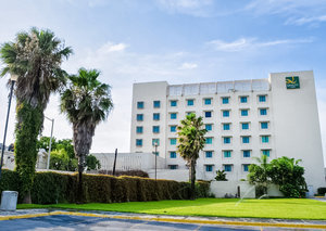 Aparthotel Quality Inn Monterrey La Fe