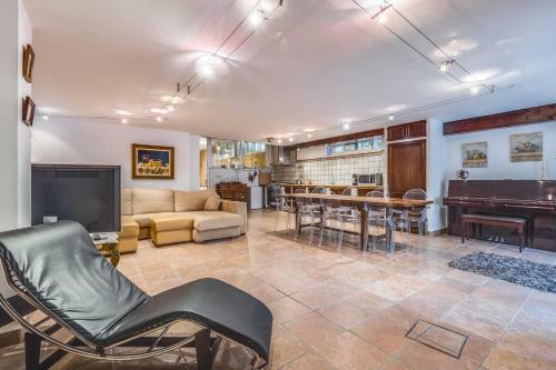 Villa Holiday Home Ran De Mar