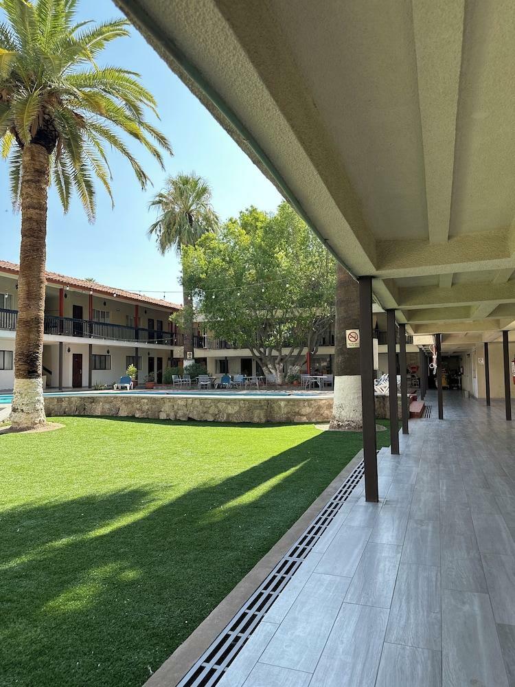 Hotel Bugambilia