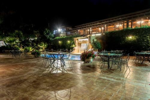 Bed & Breakfast La Camera Sotto La Grotta Di Villa Alba