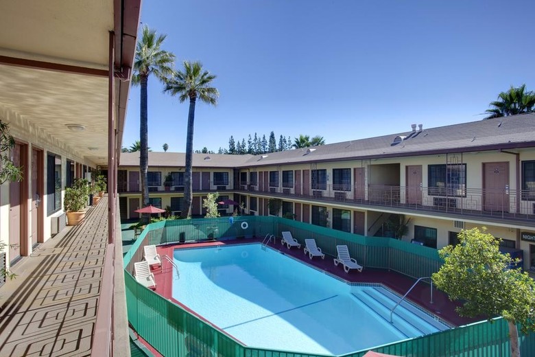 Motel Studio City Courtyard Hotel