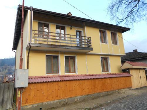 Hostal Nenchova Guest House