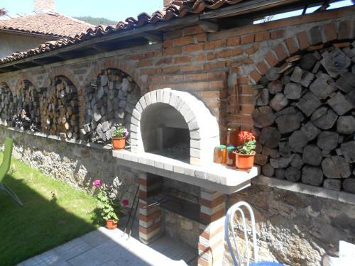 Hostal Nenchova Guest House