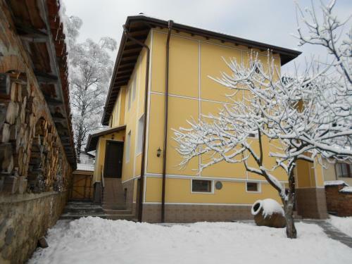 Hostal Nenchova Guest House
