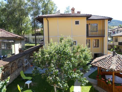 Hostal Nenchova Guest House