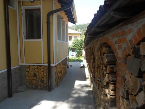 Hostal Nenchova Guest House