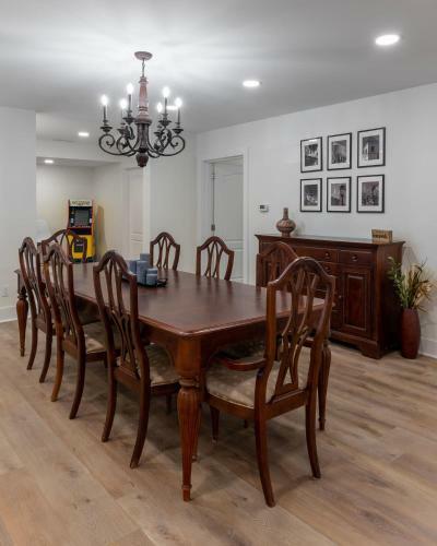 Big By Ark, Historic Simmons Estate Sleeps 22