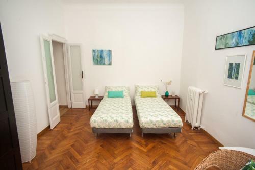 The Best Rent - Goldoni Apartment Milan
