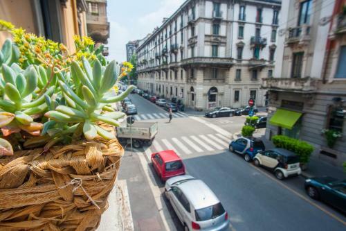 The Best Rent - Goldoni Apartment Milan