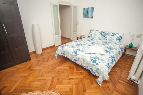 The Best Rent - Goldoni Apartment Milan