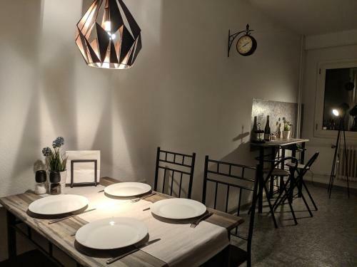 Gro�z�giges 2-zimmer Apartment Mit Balkon Im Zentrum