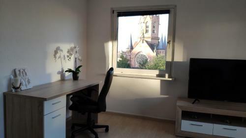 Gro�z�giges 2-zimmer Apartment Mit Balkon Im Zentrum