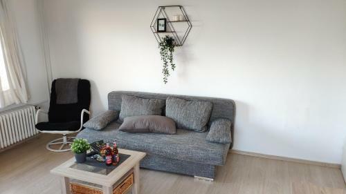 Gro�z�giges 2-zimmer Apartment Mit Balkon Im Zentrum
