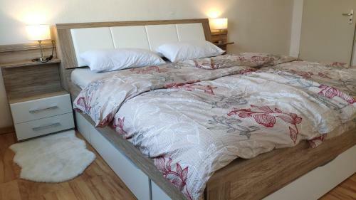 Gro�z�giges 2-zimmer Apartment Mit Balkon Im Zentrum