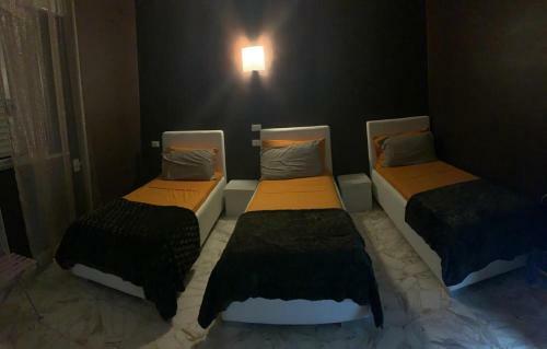 Hostal Mo' Affittacamere-tavola Calda-caffetteria