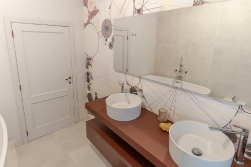 Camera Doppia In The White Apartment