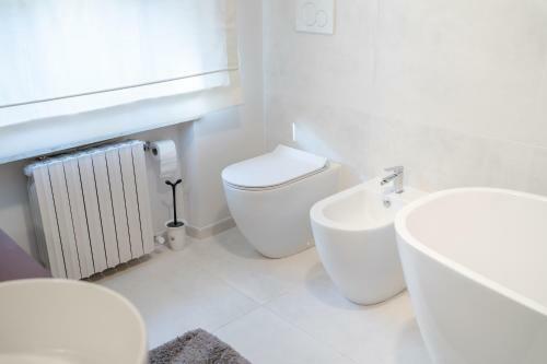Camera Doppia In The White Apartment