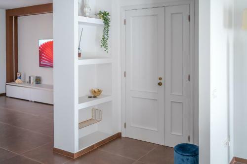 Camera Doppia In The White Apartment