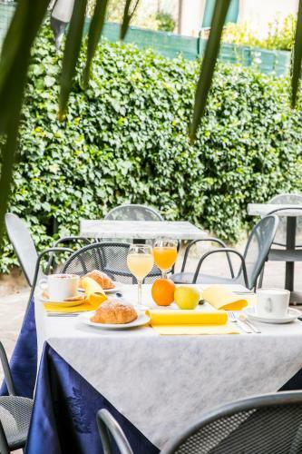 Hotel Raphael