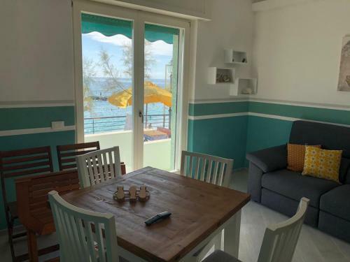 Mori's Beautiful Sea Front Apartment - With A.c.