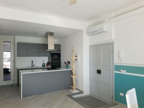 Mori's Beautiful Sea Front Apartment - With A.c.