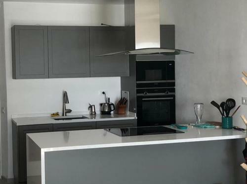 Mori's Beautiful Sea Front Apartment - With A.c.