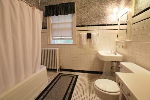 Robins Nest Bed & Breakfast