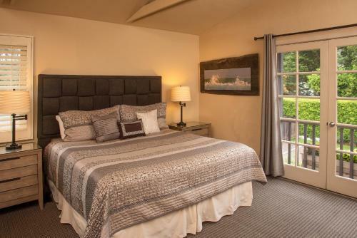 Bed & Breakfast Carmel Country Inn