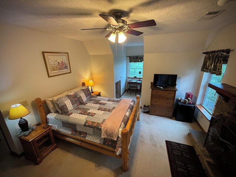 Long Mountain Lodge Bed & Breakfast