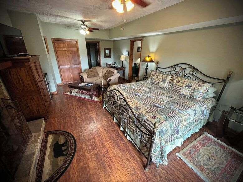 Long Mountain Lodge Bed & Breakfast