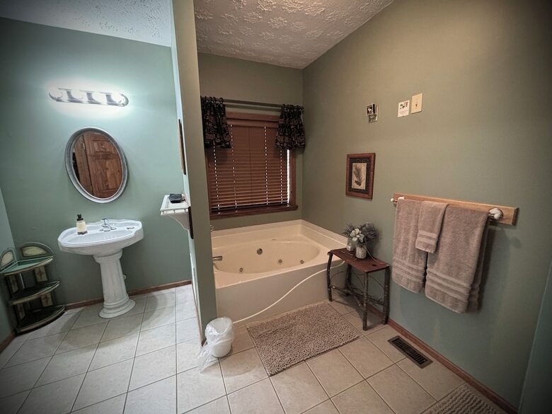 Long Mountain Lodge Bed & Breakfast