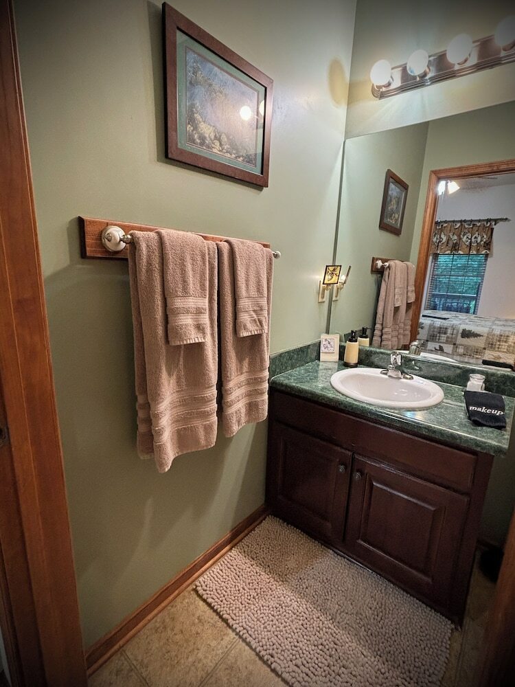 Long Mountain Lodge Bed & Breakfast