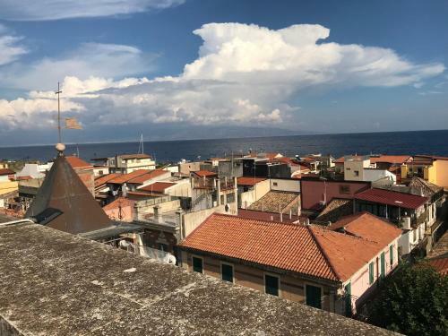 Castello D'alcontres B&B