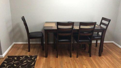 Hostal Gaithersburg Town Home Parvathi Anan